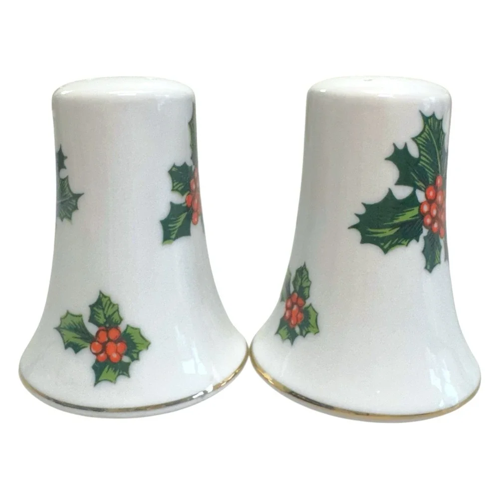 Vintage Lefton Hand-Painted Holly Berry Salt & Pepper Shakers 7955 Japan‎
